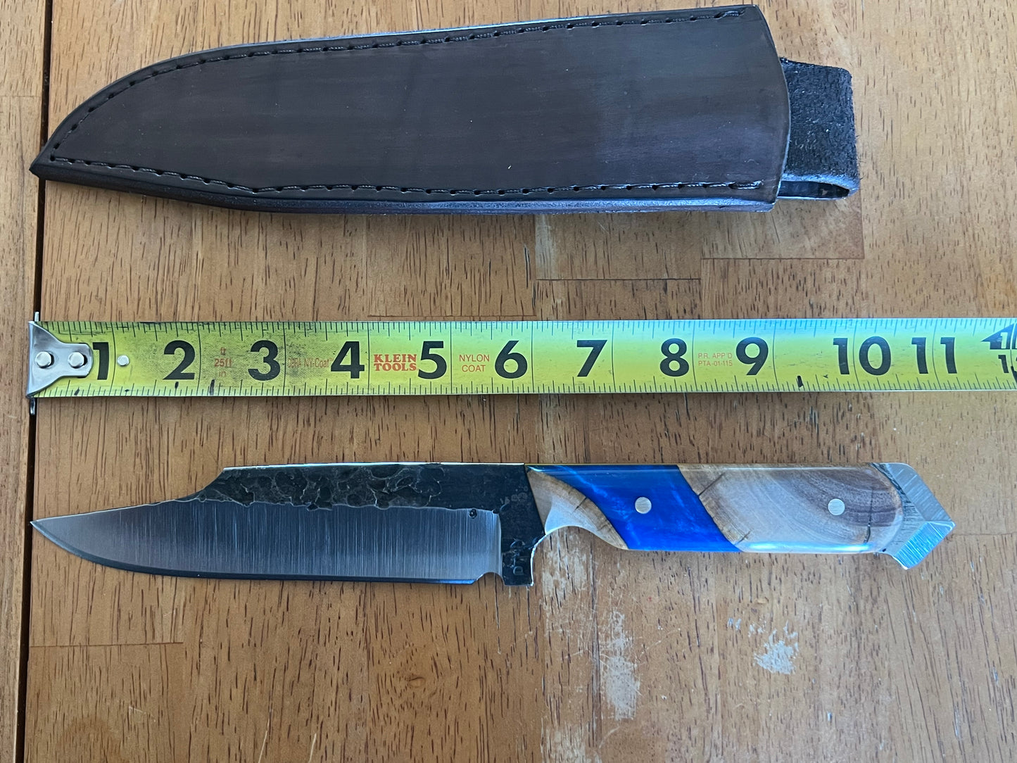 #184 Bowie with glass breaker