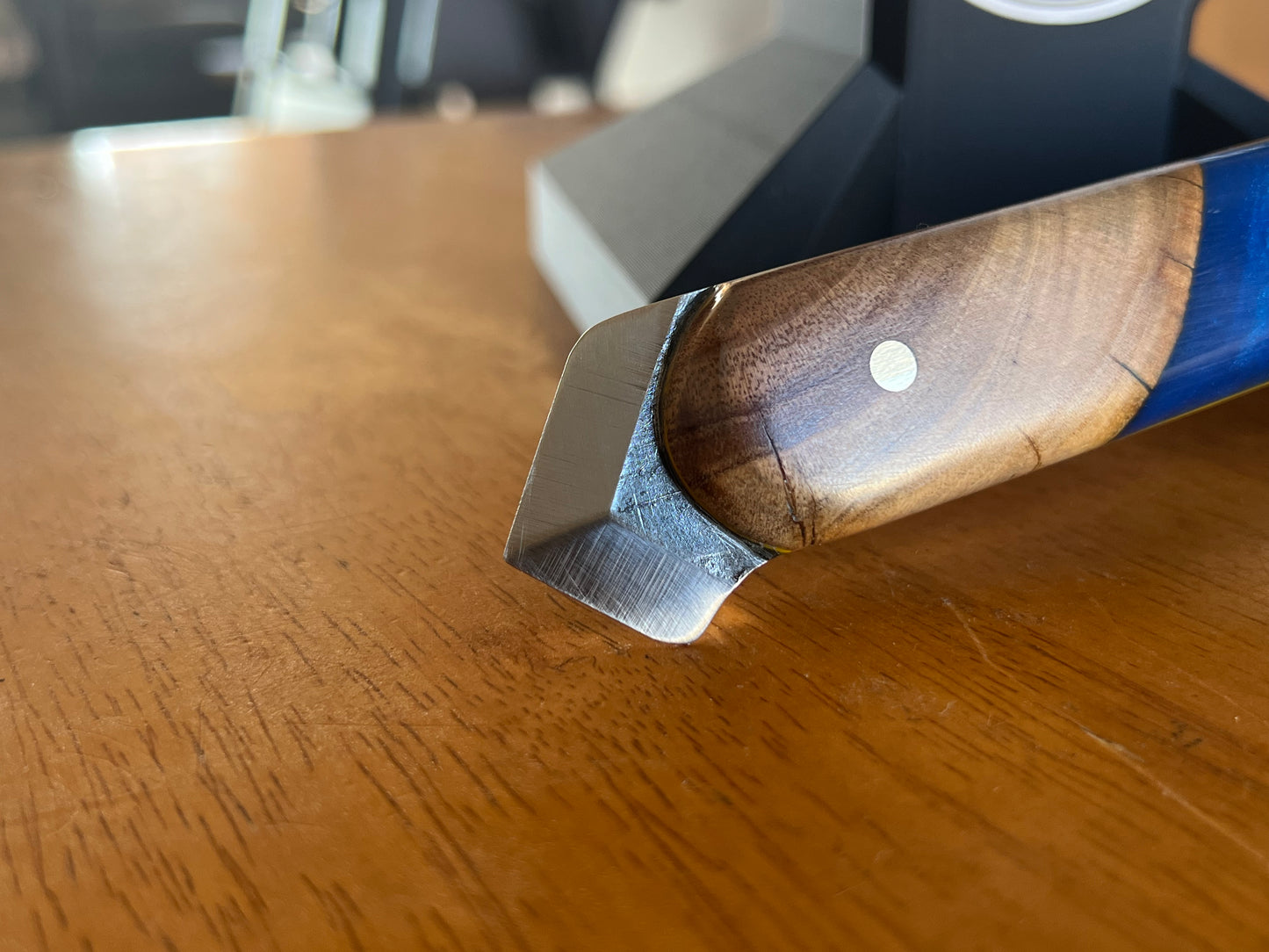 #184 Bowie with glass breaker