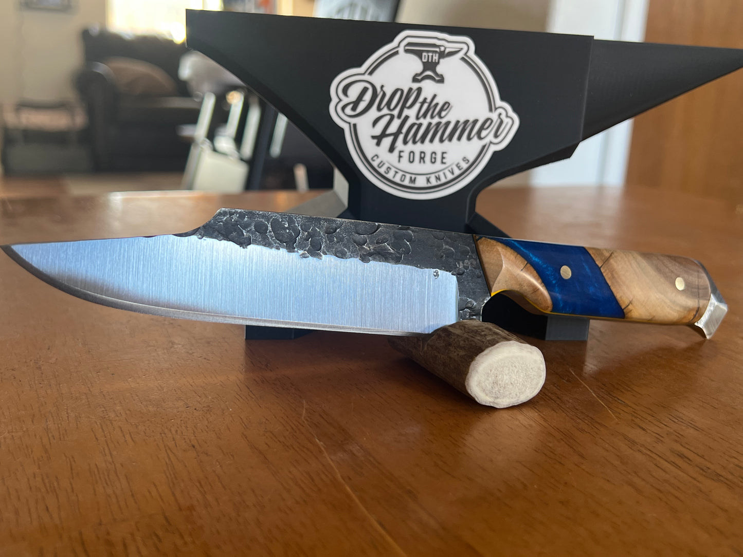 #184 Bowie with glass breaker