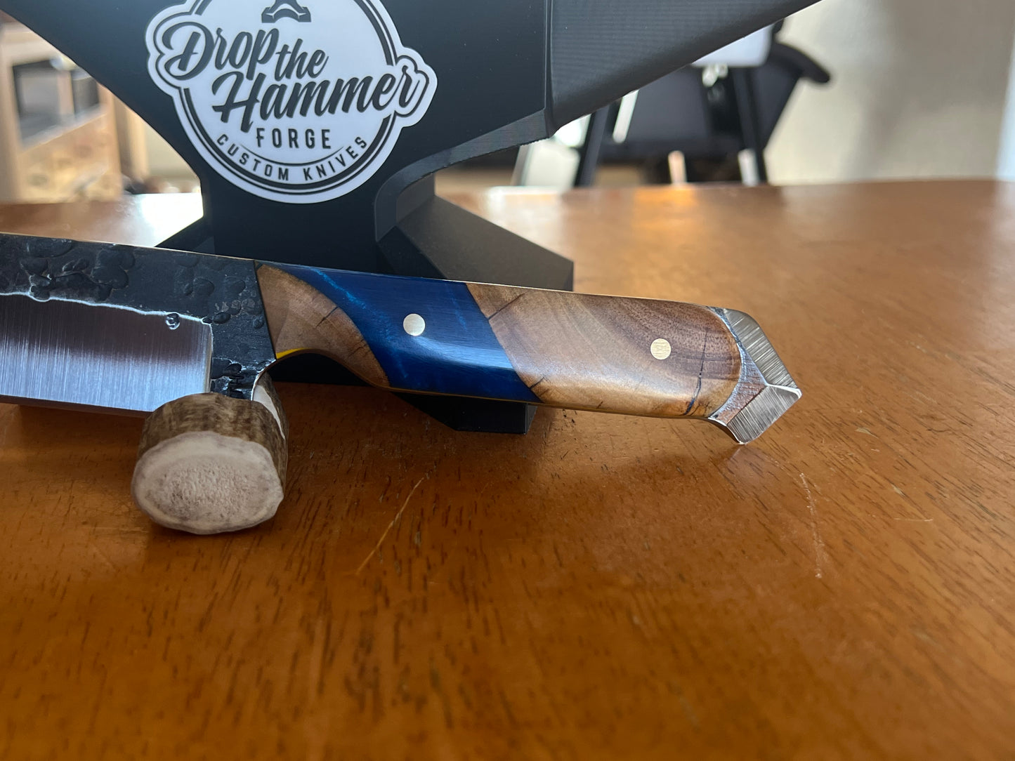 #184 Bowie with glass breaker