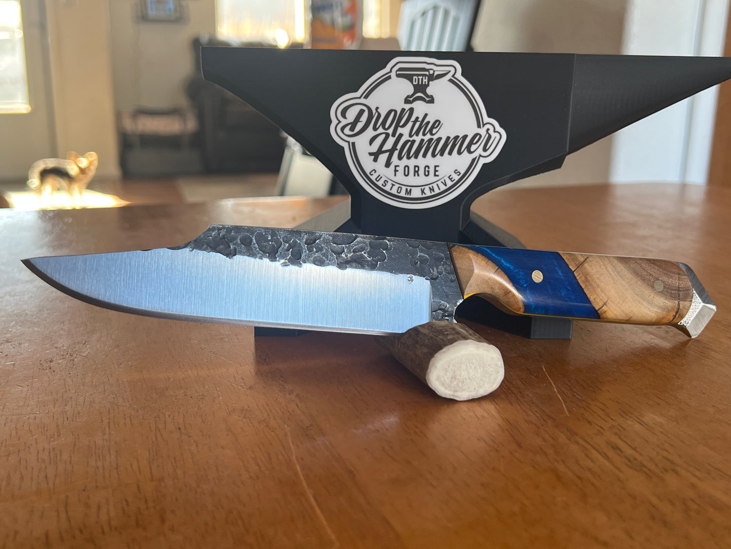 #184 Bowie with glass breaker